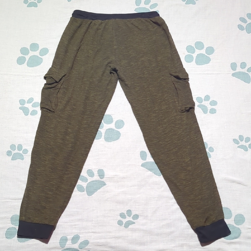 Pink Republic Green Cargo Pants with Tapered Fit - Picture 4 of 5